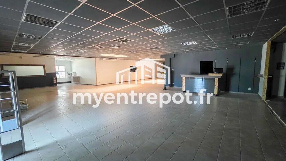 Local d’activités dans Gémenos à louer - Photo de l’immeuble – Image 2 sur 8