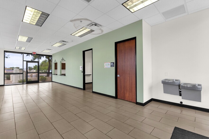 70 N McClintock Dr, Chandler, AZ à vendre - Photo de l’immeuble – Image 3 sur 22