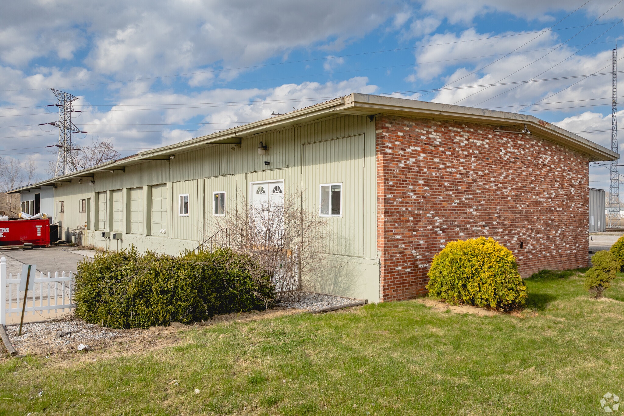 1045 Matzinger Rd, Toledo, OH à louer Photo principale– Image 1 sur 9