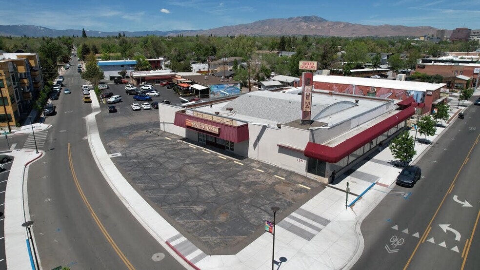 1251 S Virginia St, Reno, NV à vendre - Photo de l’immeuble – Image 1 sur 11