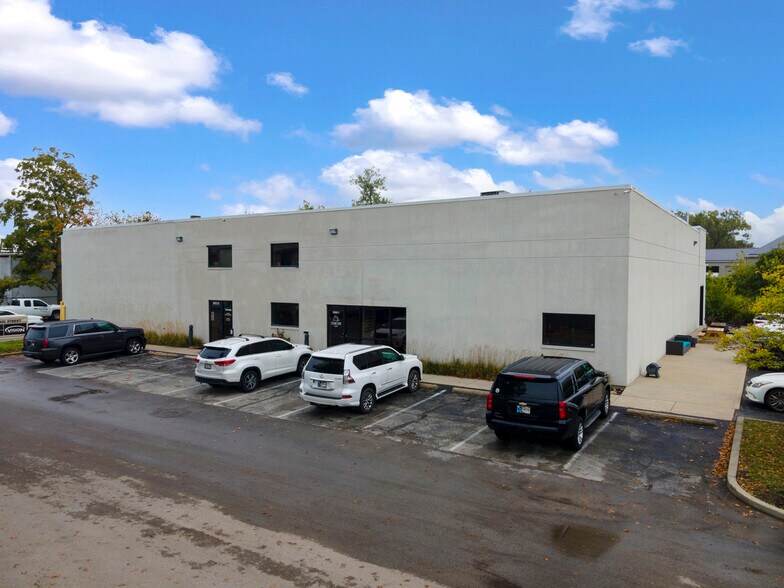 8035 Craig St, Indianapolis, IN à louer - Photo de l’immeuble – Image 2 sur 9