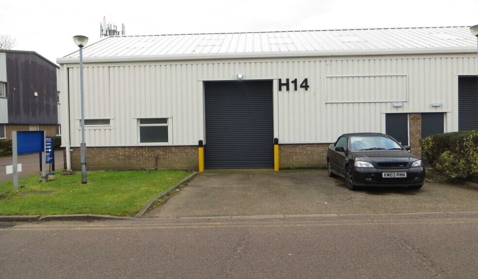 Sundon Park Rd, Luton à louer - Photo de l’immeuble – Image 2 sur 7
