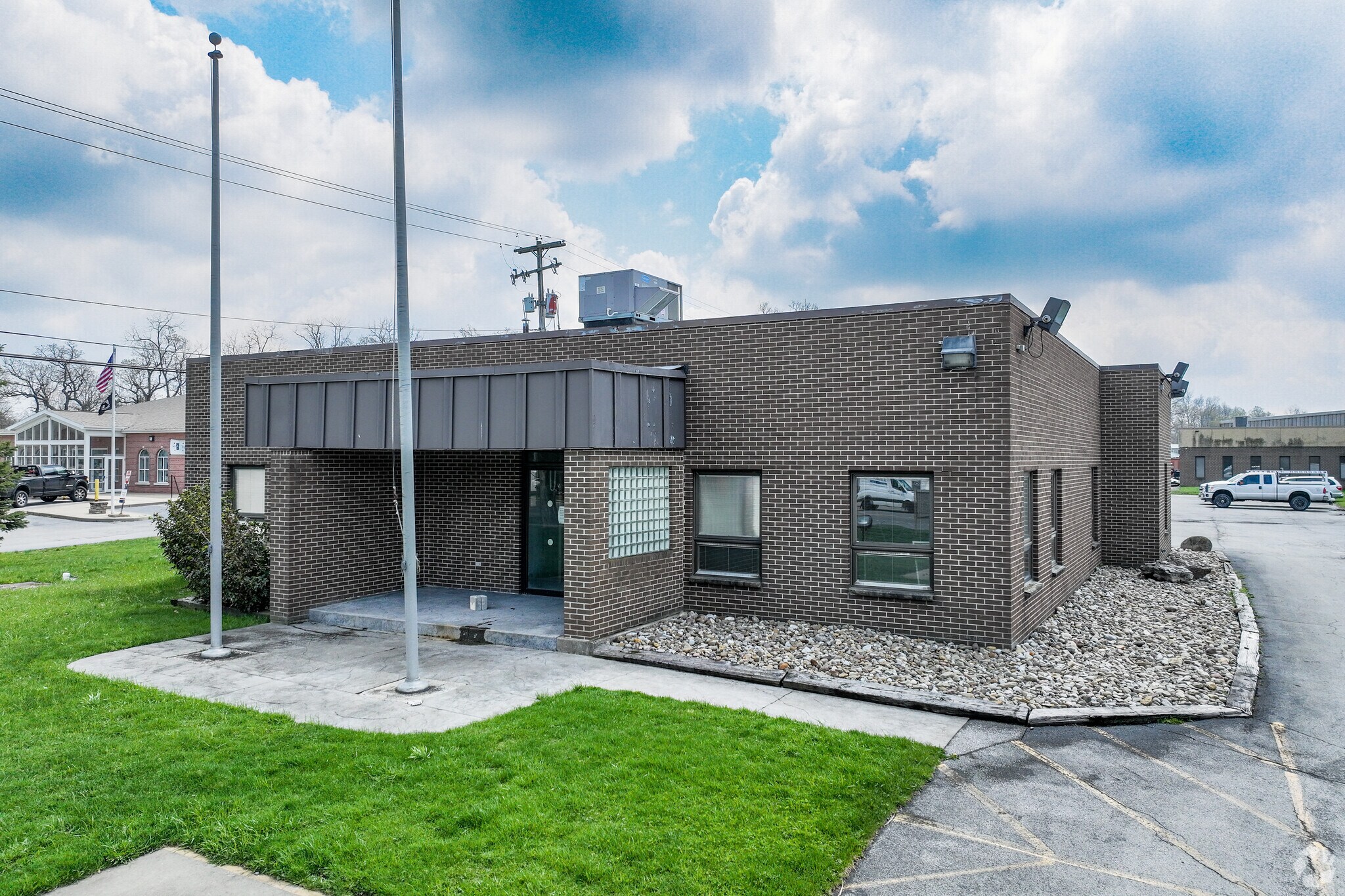 9825 Main St, Clarence, NY à vendre Photo principale– Image 1 sur 14