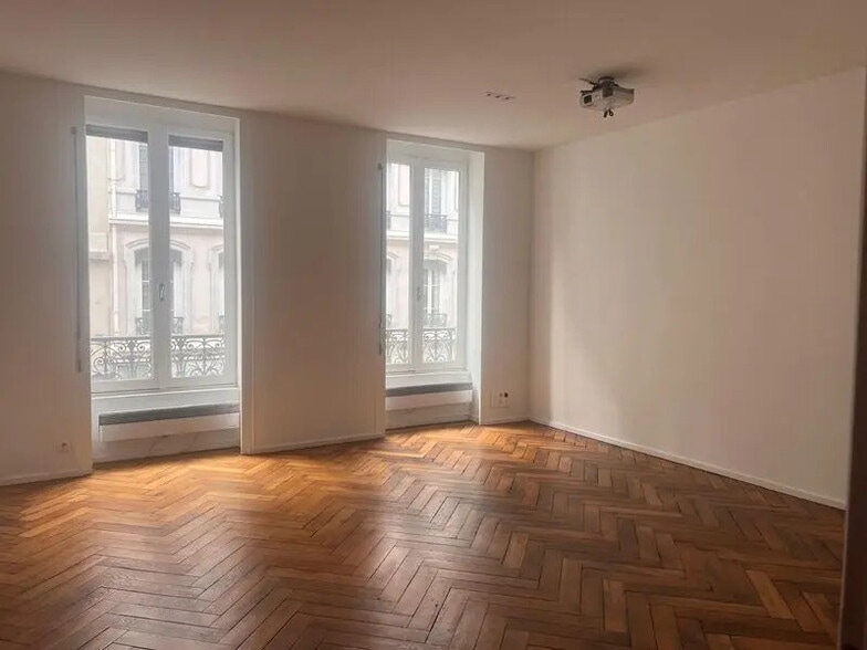 Bureau dans Lyon à vendre - Photo de l’immeuble – Image 3 sur 8
