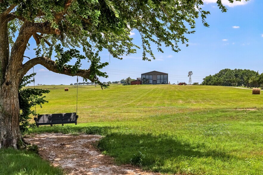 3561 Post Oak Point Rd, New Ulm, TX à vendre - Photo de l’immeuble – Image 2 sur 52