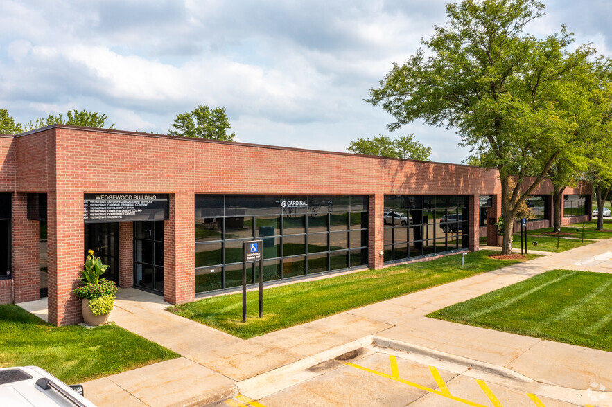 6901-6965 Vista Dr, West Des Moines, IA à louer - Photo de l’immeuble – Image 1 sur 6