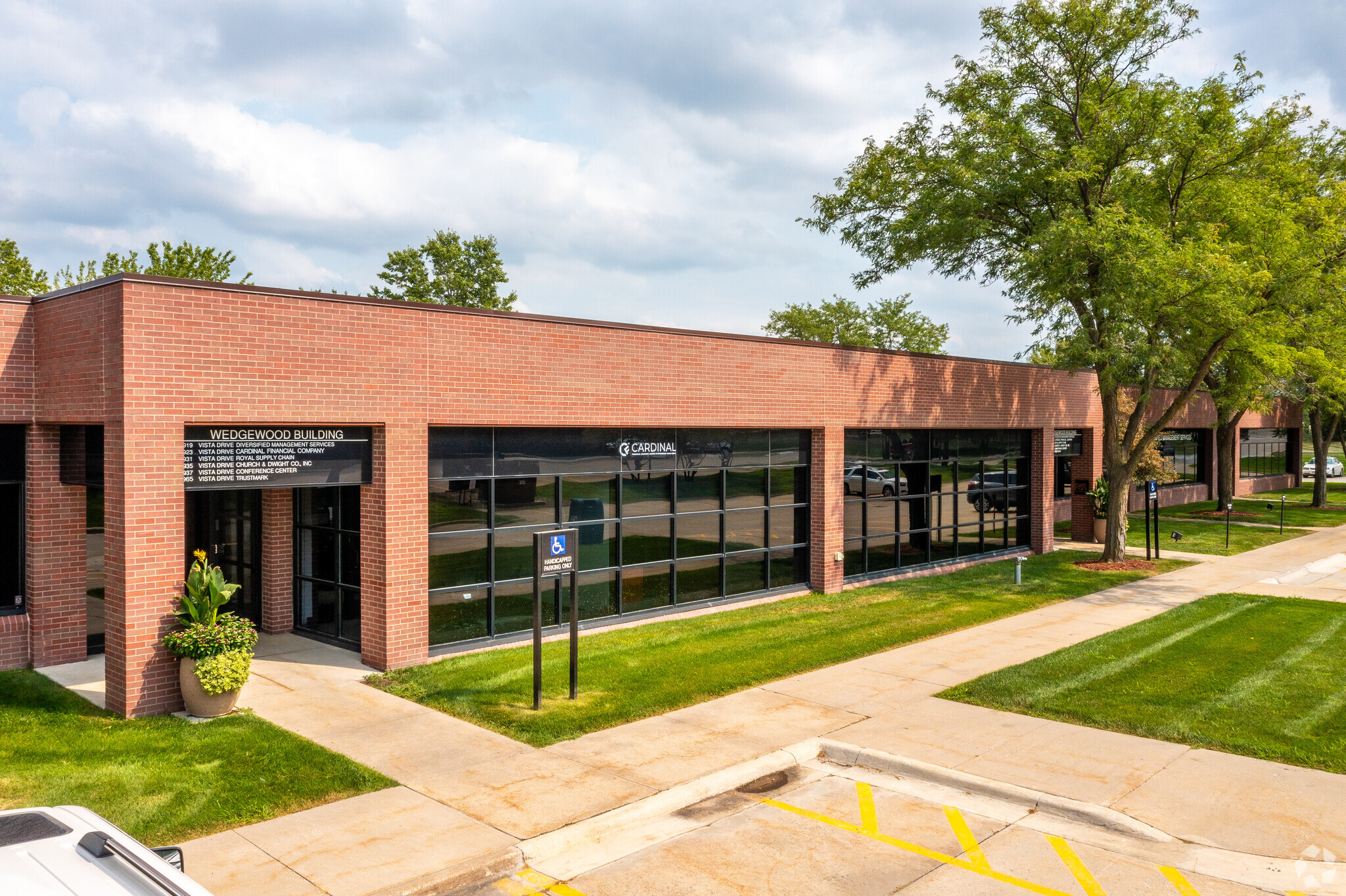 6901-6965 Vista Dr, West Des Moines, IA à louer Photo de l’immeuble– Image 1 sur 7
