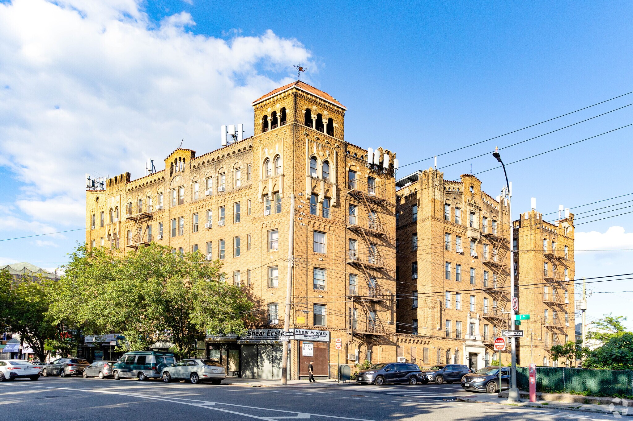 901 80th St, Brooklyn, NY à louer Photo principale– Image 1 sur 7