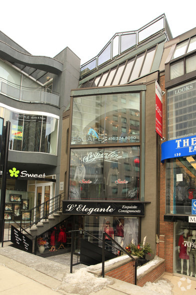 132 Cumberland St, Toronto, ON à louer - Photo de l’immeuble – Image 2 sur 3