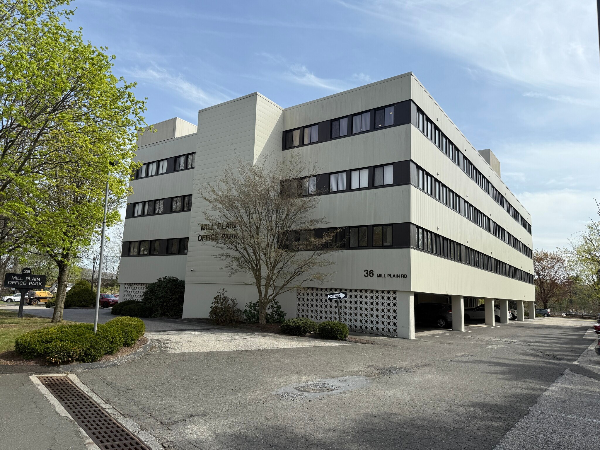 36 Mill Plain Rd, Danbury, CT à louer Photo de l’immeuble– Image 1 sur 10