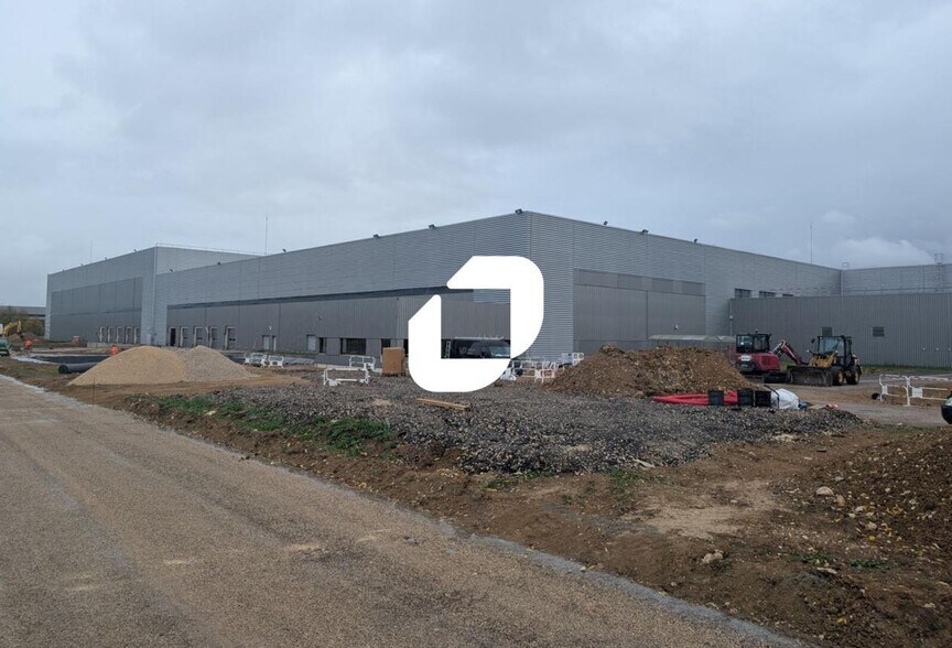 Industriel/Logistique dans Meung-sur-Loire à louer - Photo de l’immeuble – Image 2 sur 27