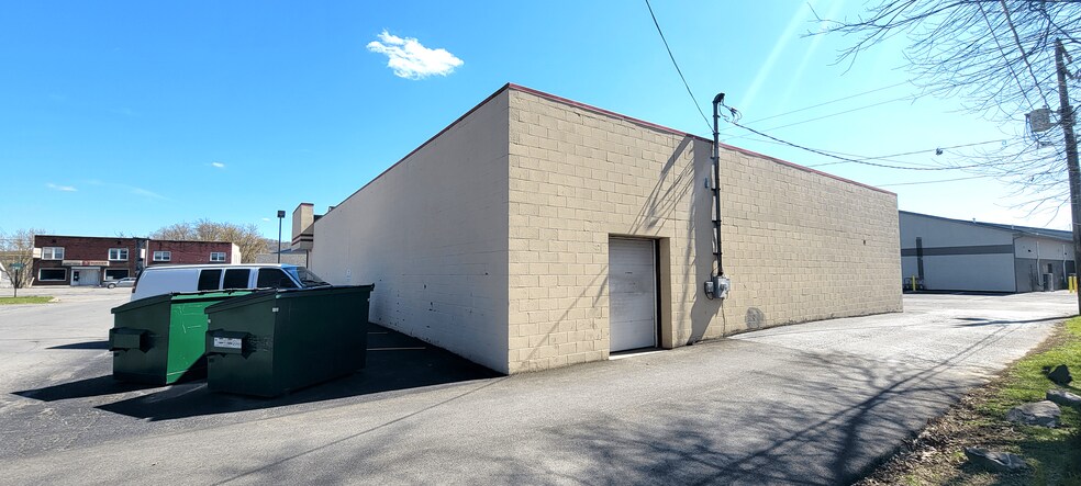 2075 N Susquehanna Trl, Selinsgrove, PA à vendre - Photo de l’immeuble – Image 3 sur 5