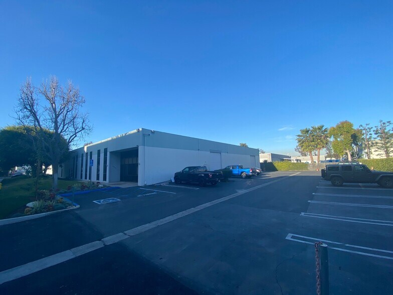 2491-2493 Du Bridge Ave, Irvine, CA à louer - Photo de l’immeuble – Image 3 sur 4