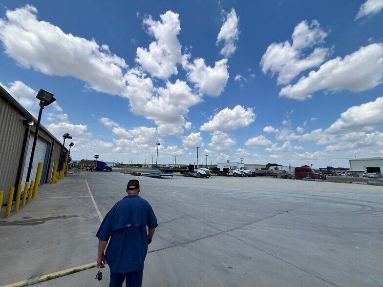 1248 Lawson Rd, Saginaw, TX à vendre - Photo de l’immeuble – Image 3 sur 6