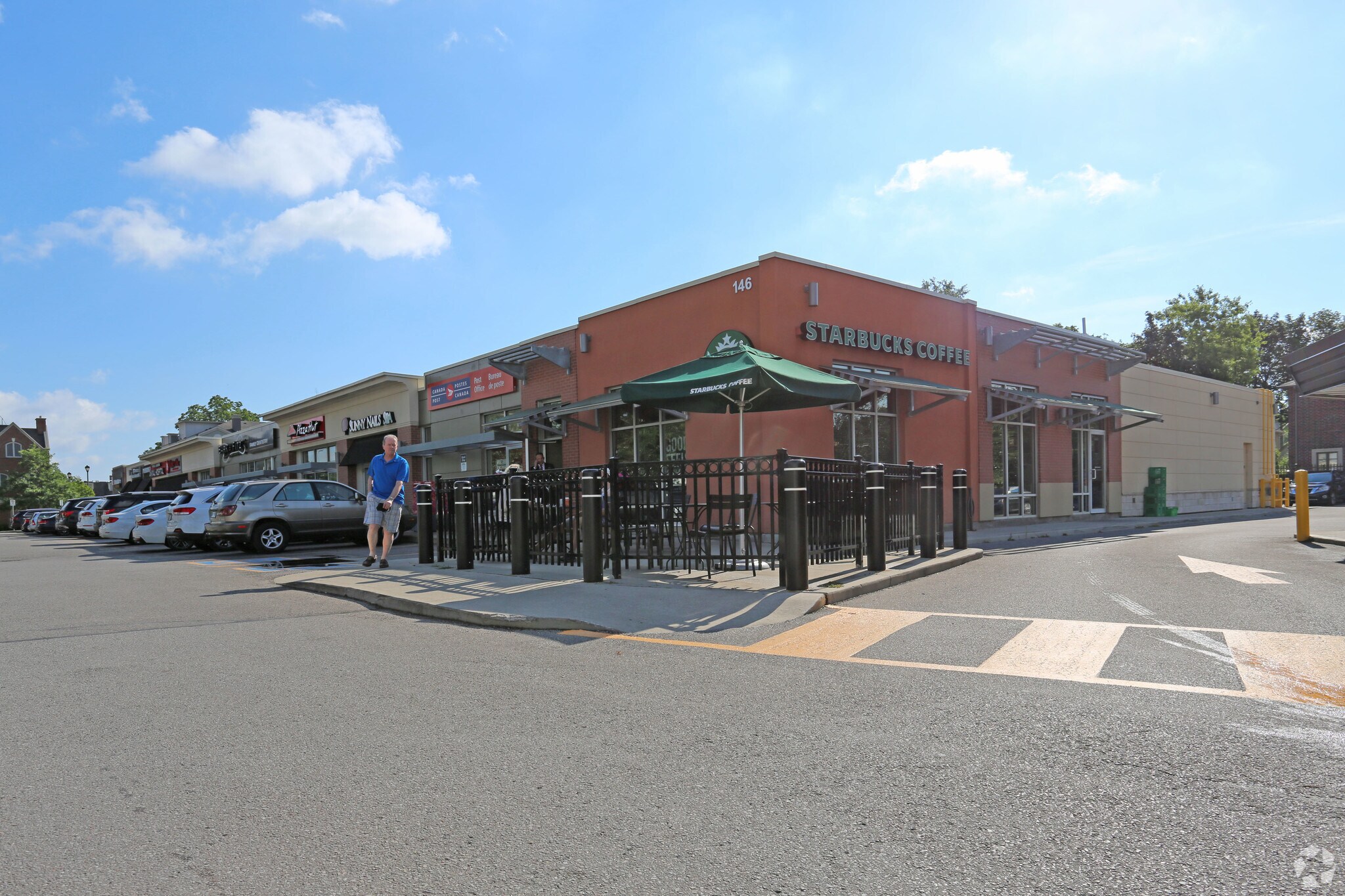 146 Lakeshore Rd W, Oakville, ON à louer Photo principale– Image 1 sur 3