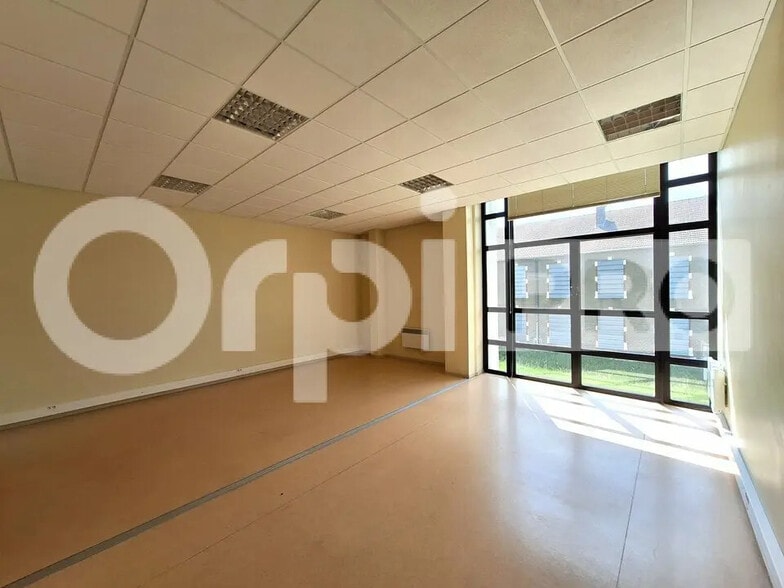 Local d’activités dans Soissons à louer - Photo de l’immeuble – Image 3 sur 4