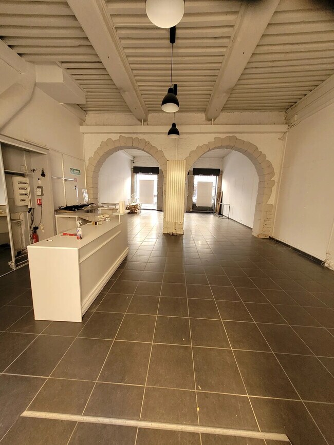 Plus de détails pour Local commercial à vendre