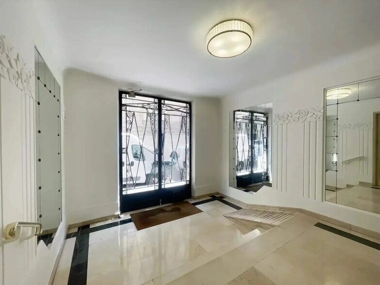 Bureau dans Paris à vendre - Hall d’entrée – Image 2 sur 4