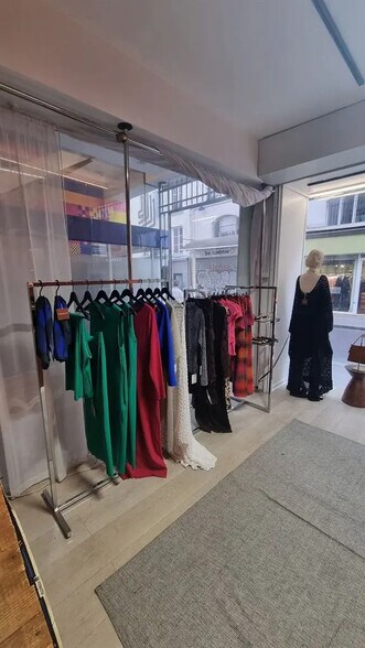 Local commercial dans Paris à louer - Photo de l’immeuble – Image 3 sur 5