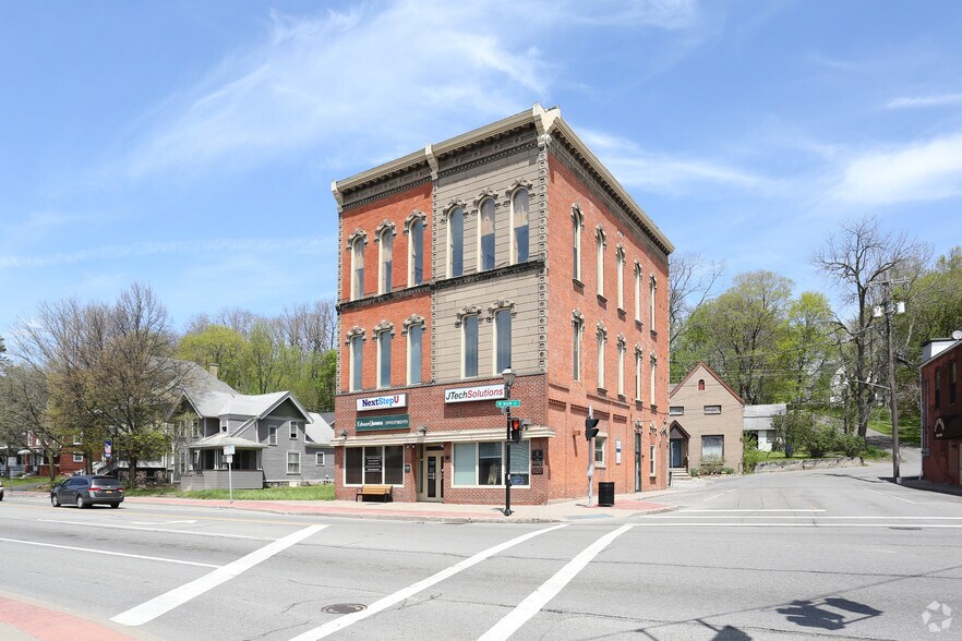 2 W Main St, Victor, NY à louer - Photo principale – Image 1 sur 40