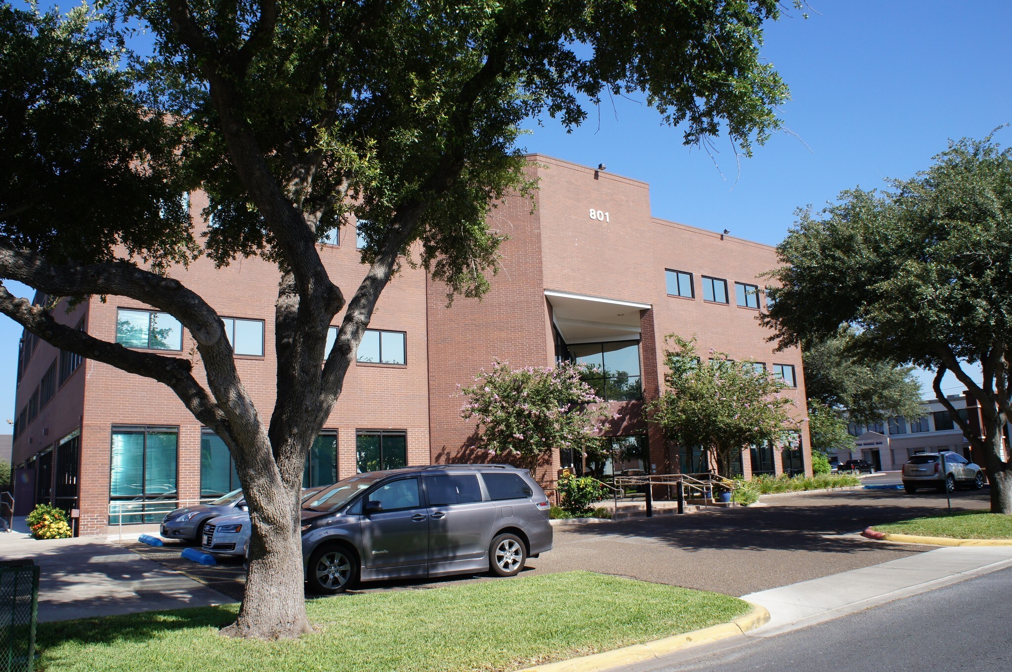 801 W Nolana Ave, McAllen, TX à louer Photo de l’immeuble– Image 1 sur 2