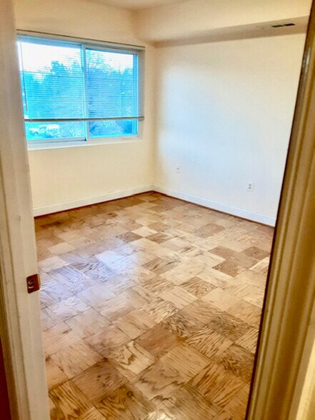 9510-12-14-16 Fairview Ave portefeuille de 2 biens à vendre sur LoopNet.fr - Photo de l’immeuble – Image 2 sur 25