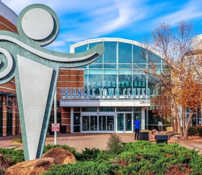 5959 Triangle Town Blvd, Raleigh, NC à louer - Photo de l’immeuble – Image 3 sur 7