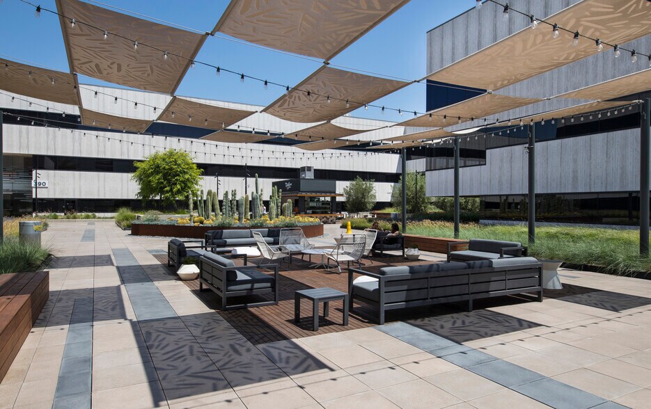 300 N Pacific Coast Hwy, El Segundo, CA à louer - Photo de l’immeuble – Image 2 sur 25