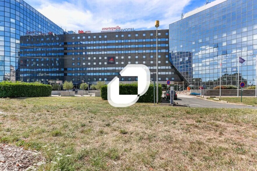 Bureau dans Noisy-le-Grand à louer - Photo de l’immeuble – Image 1 sur 13