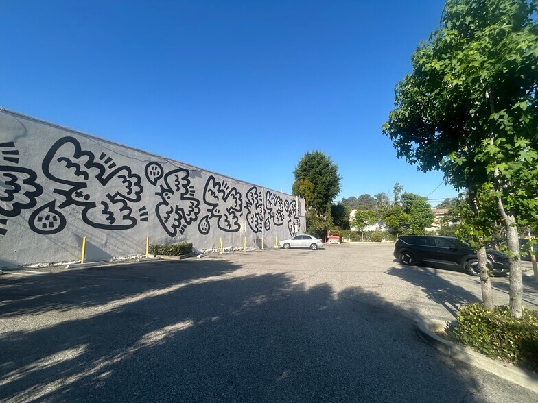 2395 Glendale Blvd, Los Angeles, CA à louer - Photo de l’immeuble – Image 2 sur 7