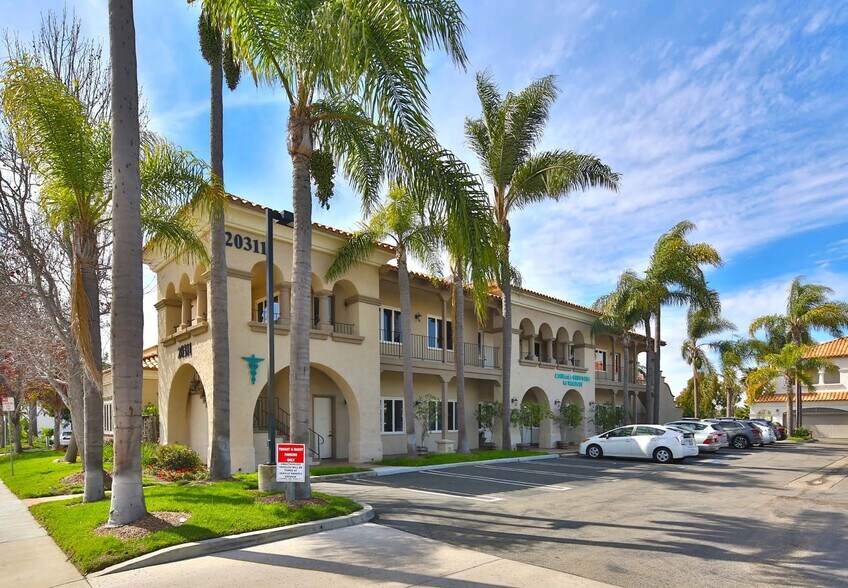 20311 SW Acacia St, Newport Beach, CA à louer - Photo de l’immeuble – Image 3 sur 3