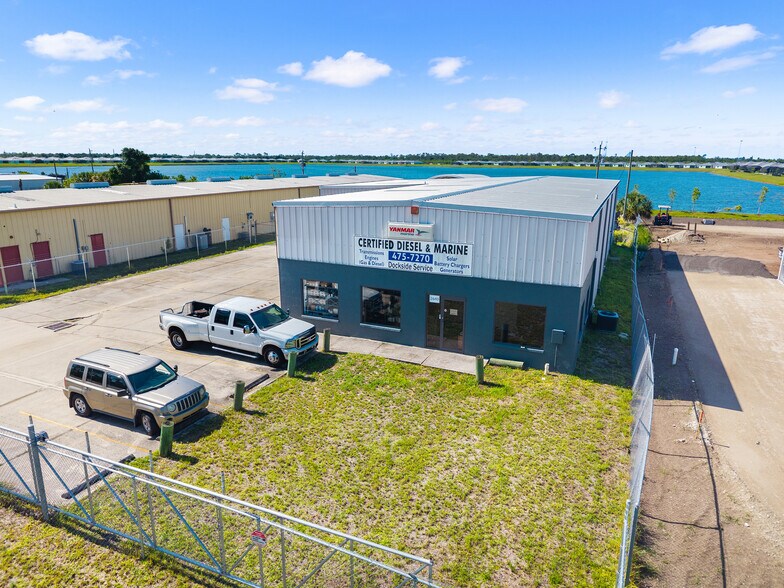 2640 Avenue of the Americas St, Englewood, FL à vendre - Photo de l’immeuble – Image 2 sur 32