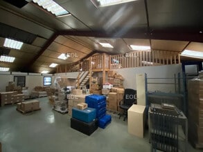 Local d'activités dans Combs-la-Ville à vendre Photo intérieure– Image 2 sur 4