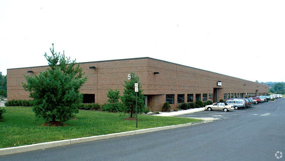 51 Stouts Ln, Monmouth Junction, NJ à louer - Photo principale – Image 2 sur 6
