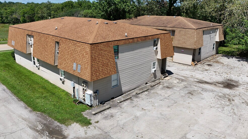 152 & 162 S. Dipper Lane | 18 units portefeuille de 2 biens à vendre sur LoopNet.fr - Photo de l’immeuble – Image 3 sur 17