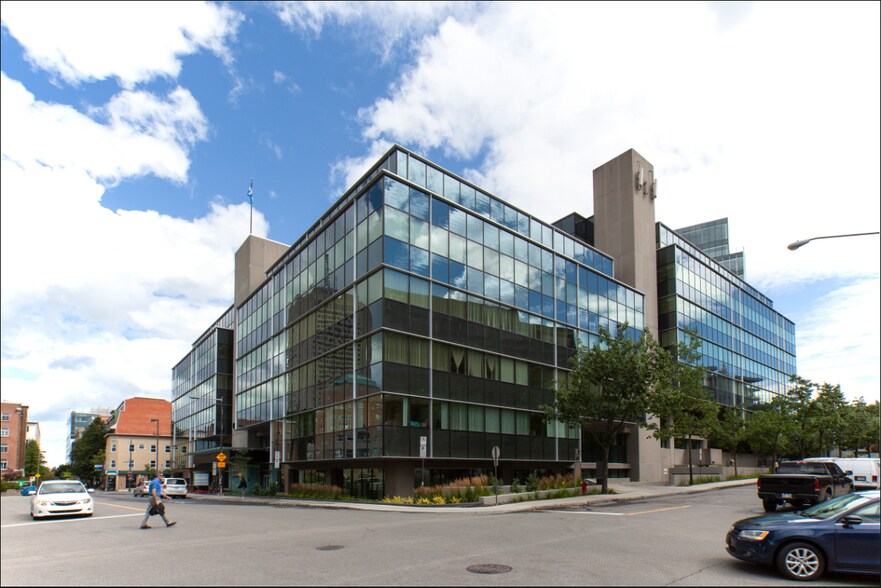 425-475 Rue Jacques-Parizeau, Québec, QC à louer - Photo de l’immeuble – Image 2 sur 6
