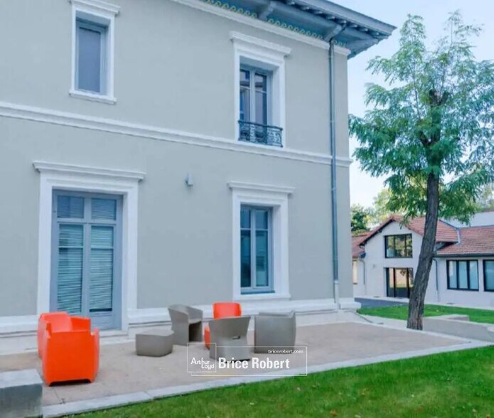 Bureau dans Lyon à vendre - Photo de l’immeuble – Image 3 sur 9