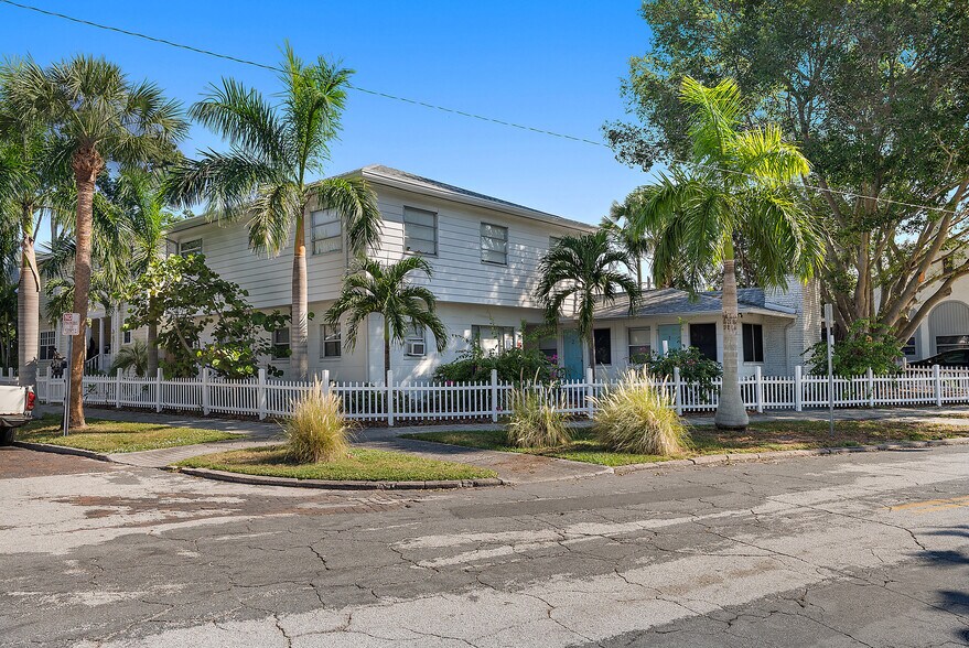 Downtown St. Pete 14 Apartments + House portefeuille de 3 biens à vendre sur LoopNet.fr - Photo de l’immeuble – Image 3 sur 26