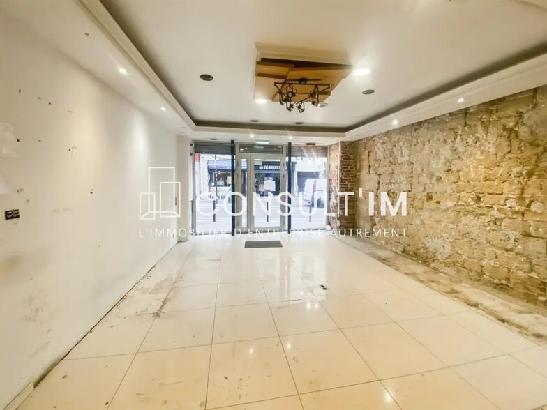 Local commercial dans Paris à louer - Photo de l’immeuble – Image 1 sur 7