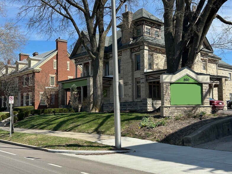 520 N Walnut St, Bloomington, IN à louer - Photo de l’immeuble – Image 3 sur 27