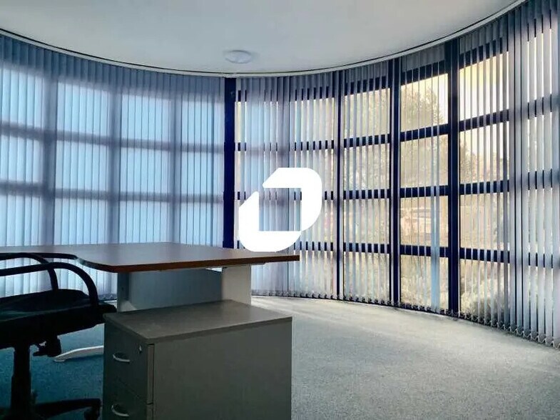 Bureau dans Saint-Clément-de-Rivière à louer - Photo de l’immeuble – Image 2 sur 30