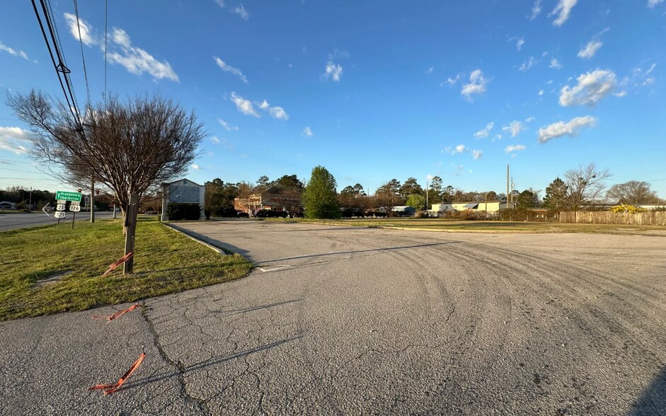 2402-2408 Charleston Hwy, Cayce, SC à louer - Photo de l’immeuble – Image 1 sur 3