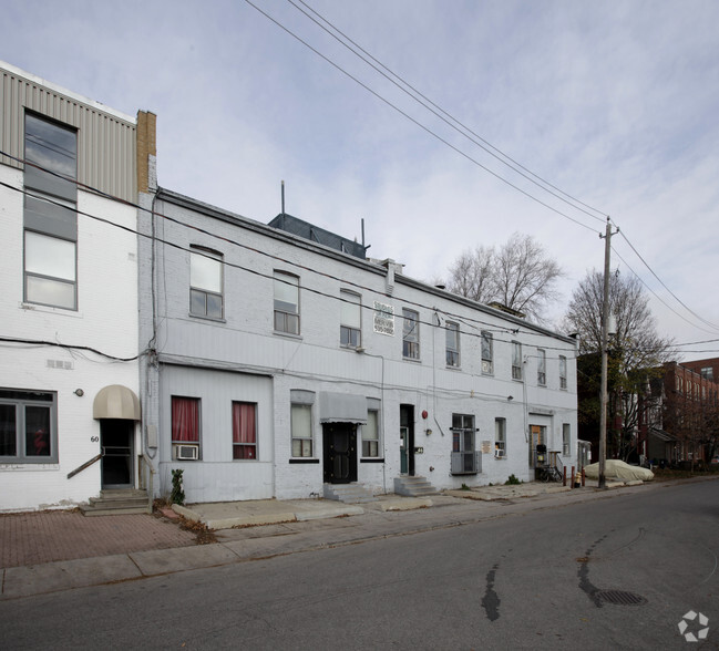 46-60 Noble St, Toronto, ON à louer - Photo de l’immeuble – Image 2 sur 2