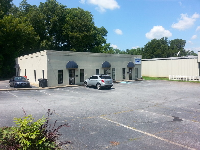 444 Hampton Ave, Pickens, SC à louer - Photo principale – Image 1 sur 15