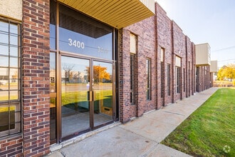 1420-1490 Rue Beaulac, Saint-Laurent, QC à louer Photo de l’immeuble– Image 1 sur 5