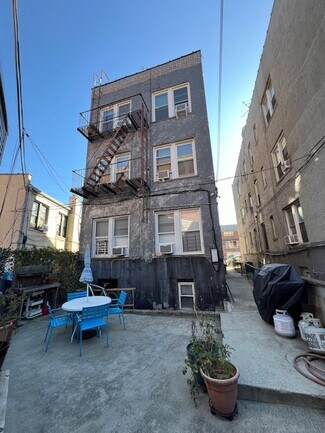 Plus de détails pour 2414 43rd St, Astoria, NY - Logement à vendre
