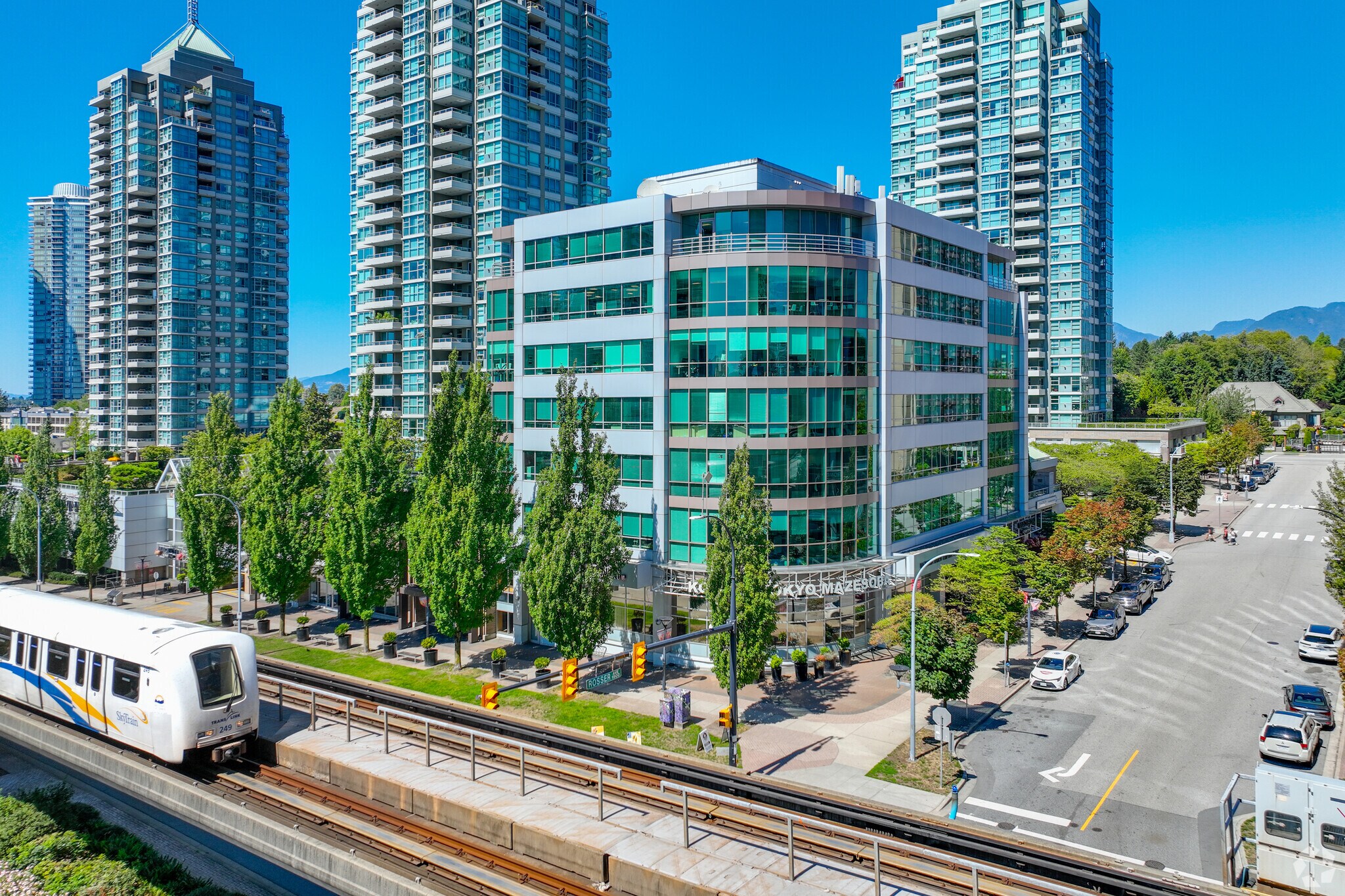1901 Rosser Ave, Burnaby, BC à louer Photo principale– Image 1 sur 8