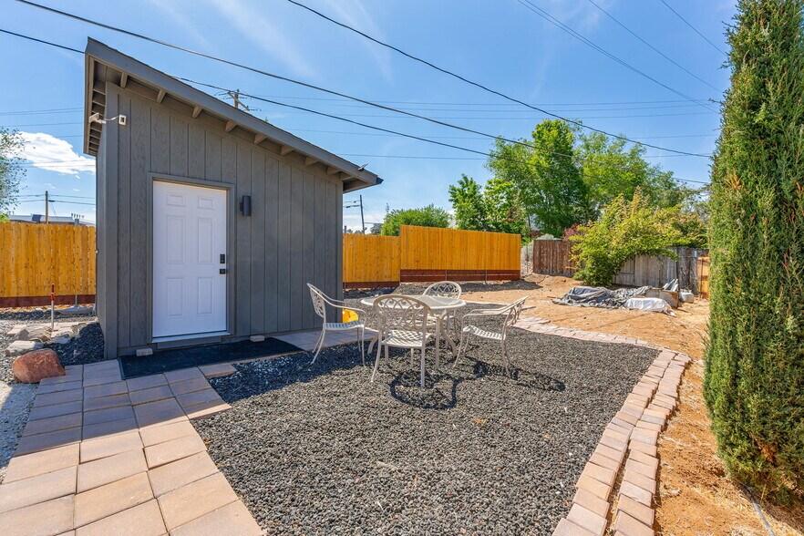 99 Bartlett St, Reno, NV à vendre - Photo de l’immeuble – Image 2 sur 42