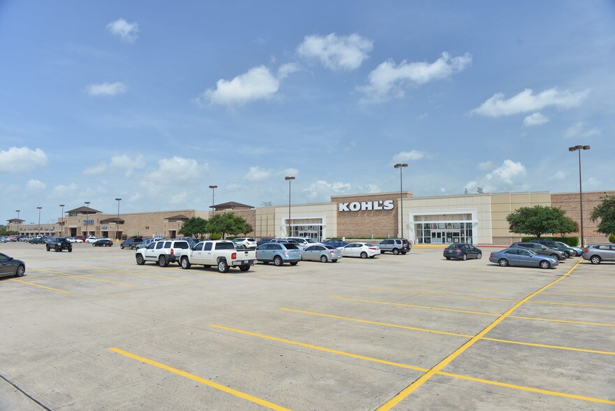 12330 FM 1960 Rd W, Houston, TX à louer - Photo de l’immeuble – Image 3 sur 6