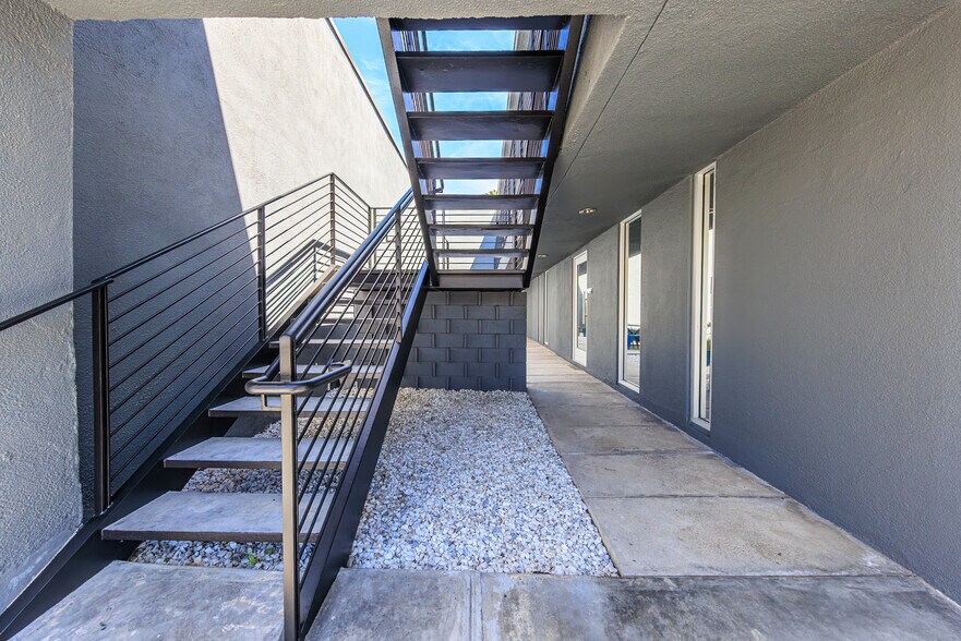 2330 Westwood Blvd, Los Angeles, CA à vendre - Photo de l’immeuble – Image 3 sur 15